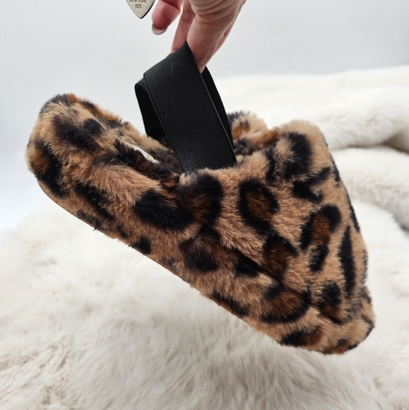 Cabana by Crown & Ivy leopard faux fur slip on Slipper shoes size 6 - Picture 4 of 9
